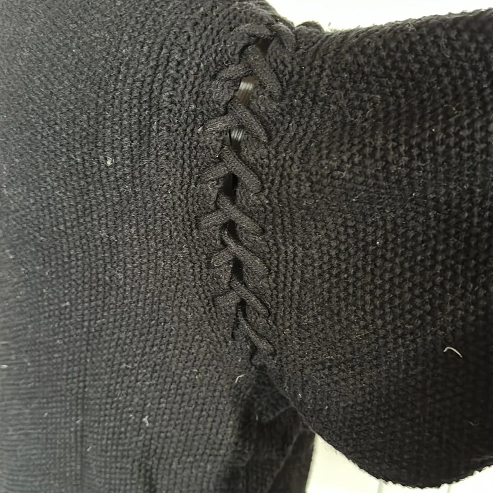 UGG TURTLE SWEATER SIZE M - Picture 4 of 8